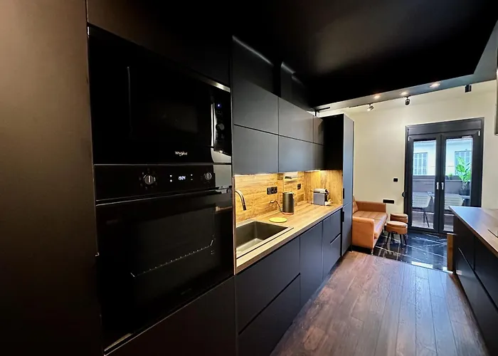 Four Seasons - The Crown