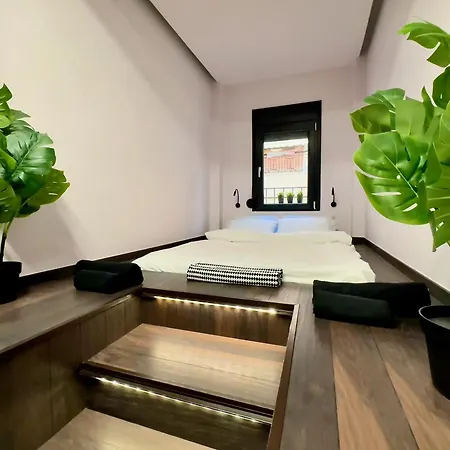 Apartment Four Seasons - The Crown